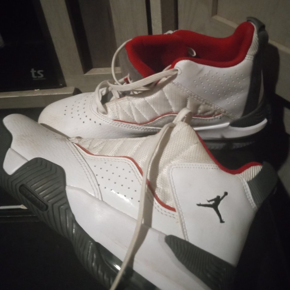 Jordan stay loyal boys sneakers size 5.5 y pre-owned